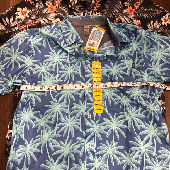 Hurley Men's Short Sleeve Button Up Size M Hawaiian Woven Patio Shirt LOT OF 2 - Picture 4 of 9